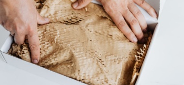 Pakowanie próbek i materiałów reklamowych – jak zrobić to estetycznie i profesjonalnie