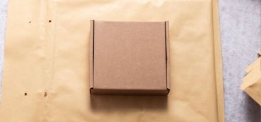 Koperty tekturowe czy bąbelkowe? Co lepiej sprawdzi się przy domowej sprzedaży online?