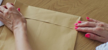 Koperty na dokumenty i zwroty – jak uniknąć błędów przy wysyłce?